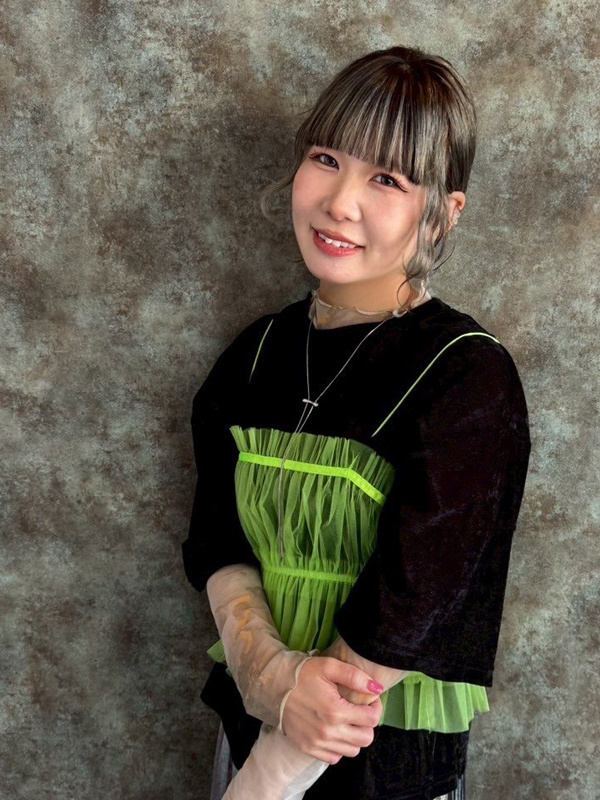 女性スタイリスト