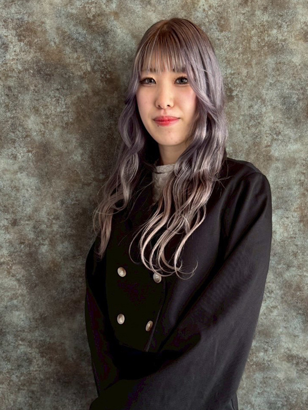 アシスタント女性