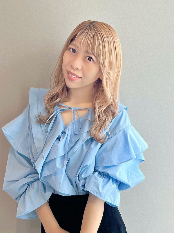 女性スタイリスト